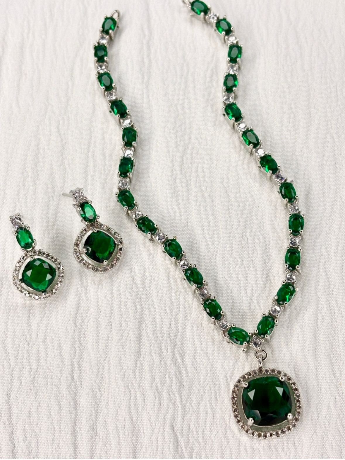 Emerald Green Teardrop Choker Set With American Diamond