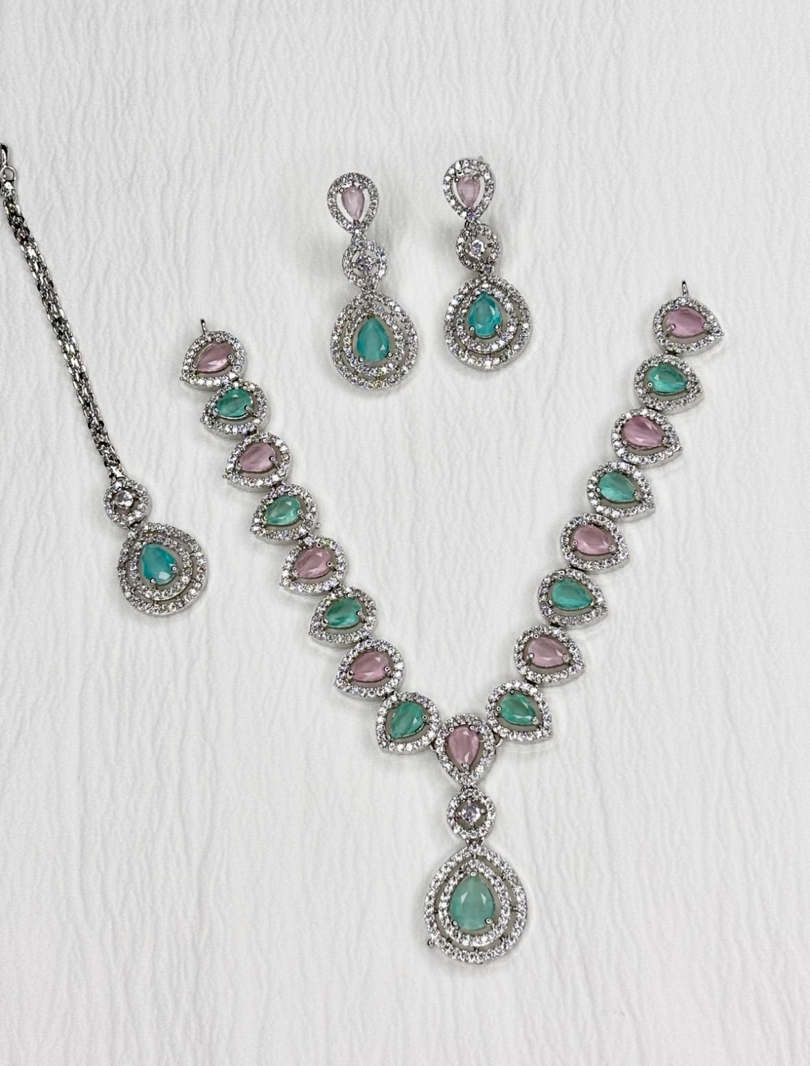 Pastel Elegance Three-Piece Jewellery Set - Necklace, Earrings & Headpiece